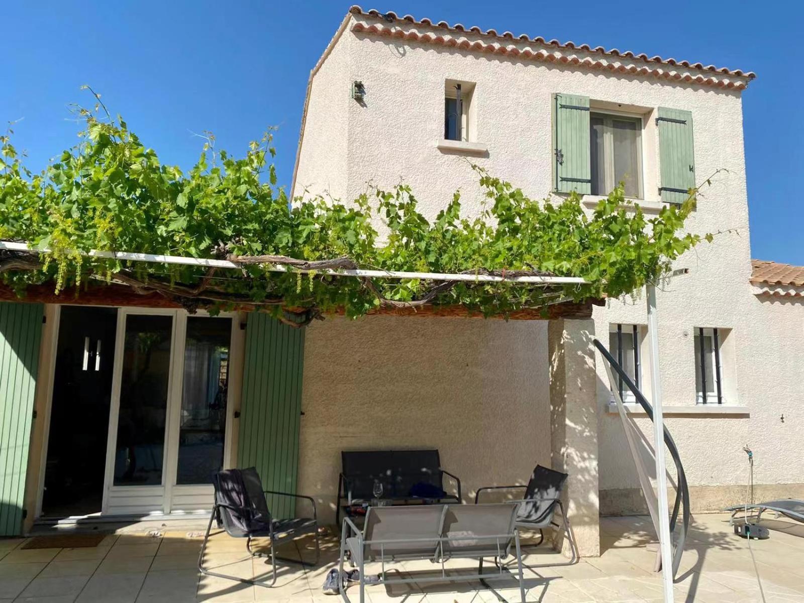 Charmante Maison Provencale Avec Piscine Dans * Avignon