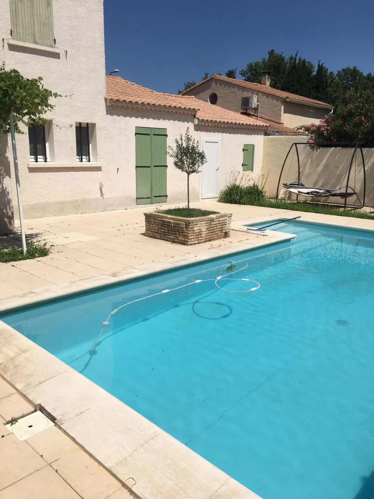 Charmante Maison Provencale Avec Piscine Dans * Avignon